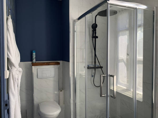 Chambre Bleue badkamer douche