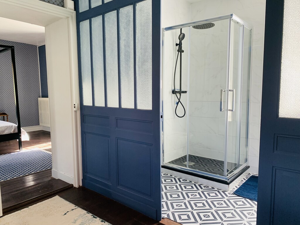 Chambre Bleue shower